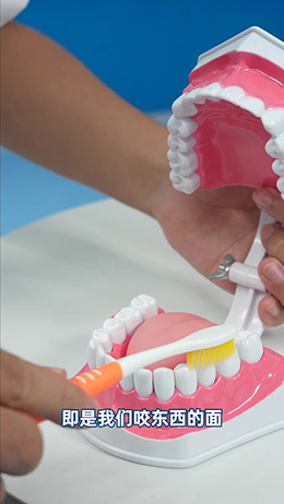 小朋友應該怎么刷牙?